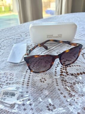 DIANE VON FURSTENBERG Tortoiseshell Sunglasses Pink Gradient Lenses brand new